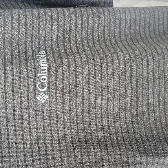 COLUMBIA Men's Black and Gray Striped Pullover Shirt Large - Picture 3 of 9